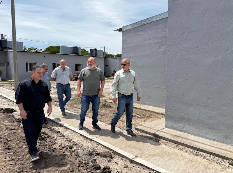 El Gobierno provincial avanza con la finalización de 26 viviendas en Puerto Tirol El Gobierno provincial avanza con la finalización de 26 viviendas en Puerto Tirol